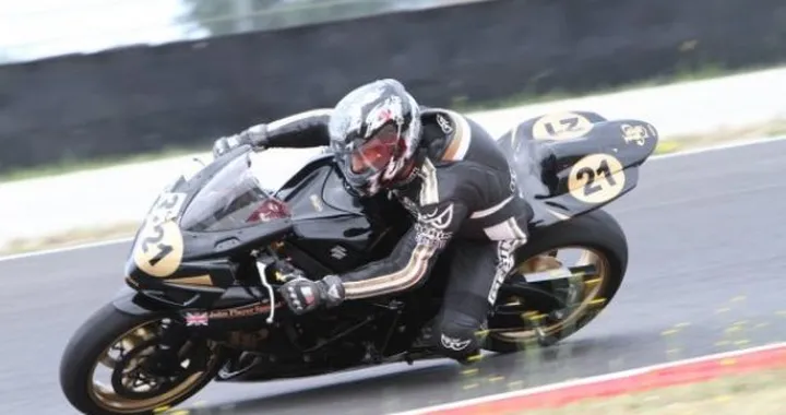 Scatto in Corsa: Suzuki GSX-R 750 John Player Special Edition