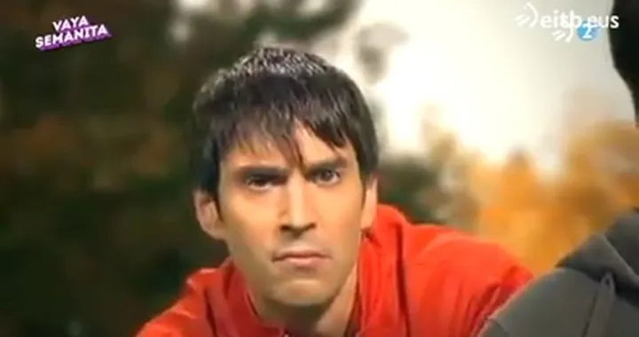 Rossi e i calci: l'ironia sui social network