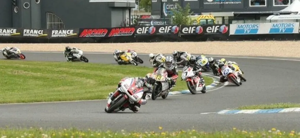 Moto3, Lorenzo Dalla Porta “Re” di Francia. Doppietta del pilota “Peugeot” sul circuito parigino di Carole