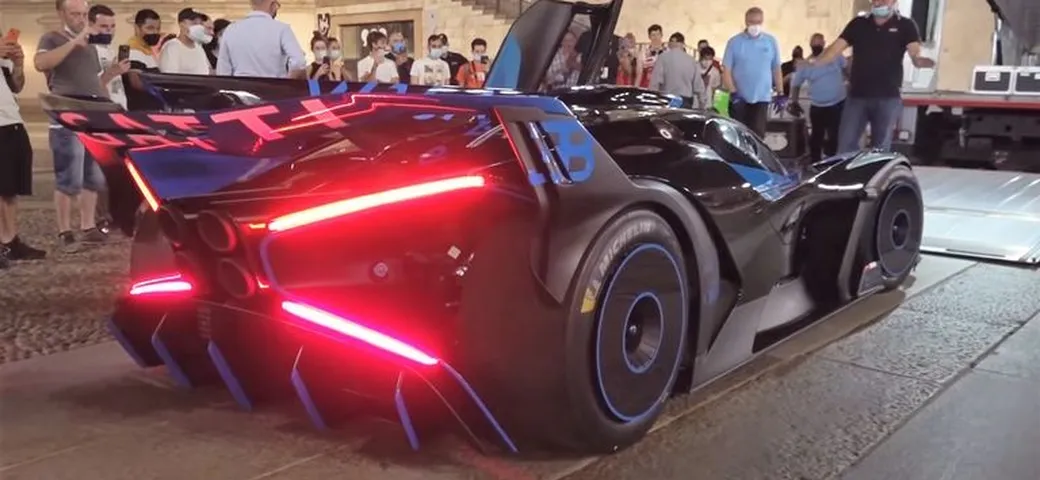Bugatti Bolide: il sound del W16 da 1850 CV