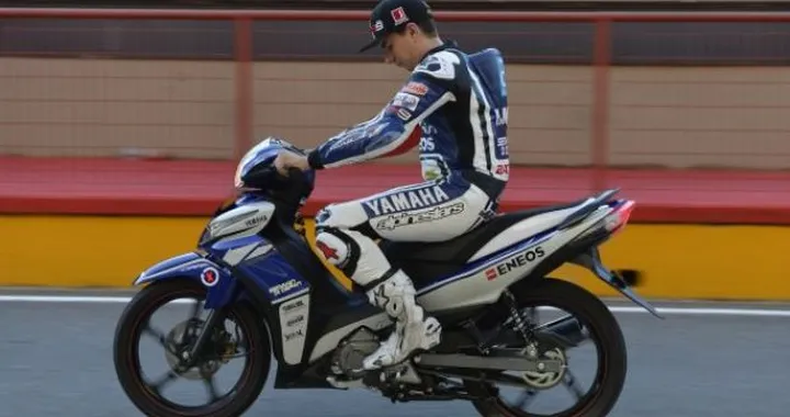 Yamaha Jupiter Z1: la nuova paddock bike di Lorenzo e Spies