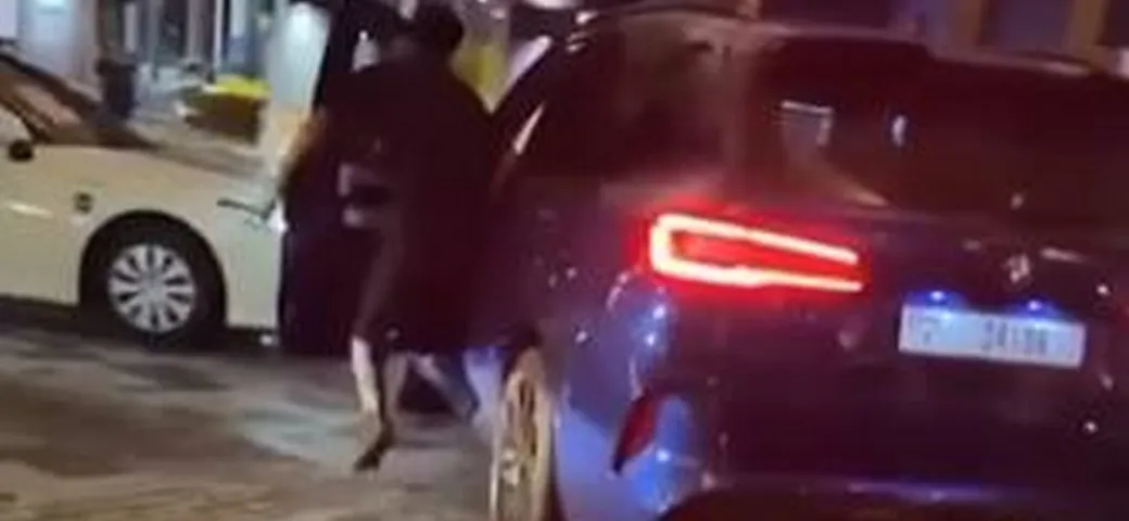 BMW: epic fail con un SUV dell'elica blu | Video