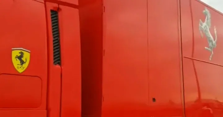 TIR con i motori Ferrari di F1 rischia l'incendio verso Monza