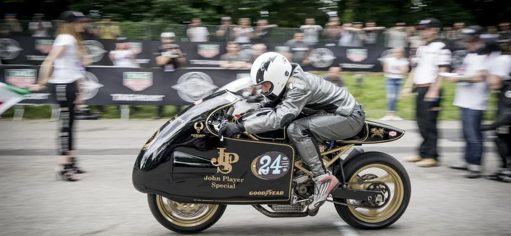 Terzo posto per la Ducati “Ciaparat” di Milano Cafe Racers nella prima tappa del Sultans of Sprint Challenge a The Reunion