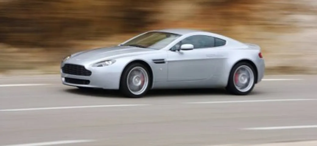 Aston Martin presenta lo Sportpack per la V8 Vantage
