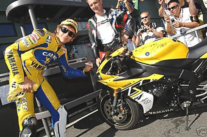 Yamaha R1 del 2006 autografata