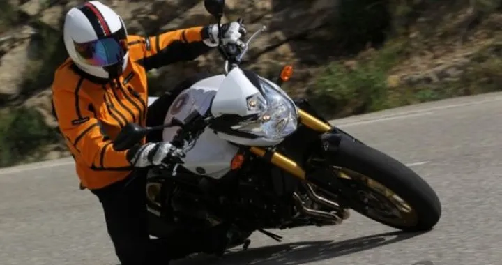 TEST Yamaha FZ8 e Fazer8 2010, in medio stat virtus