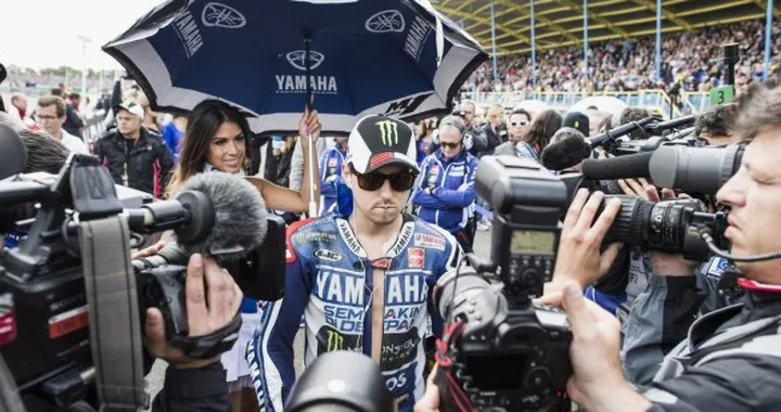 MotoGP: Lorenzo festeggia 2 milioni di 'followers' con un concorso a premi