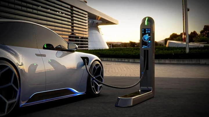 Auto elettriche: secondo uno studio entro il 2027 costi di produzione più bassi degli ICE