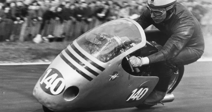Surtees, inarrivabile “figlio del vento”: l’unico iridato nelle 2 e 4 ruote
