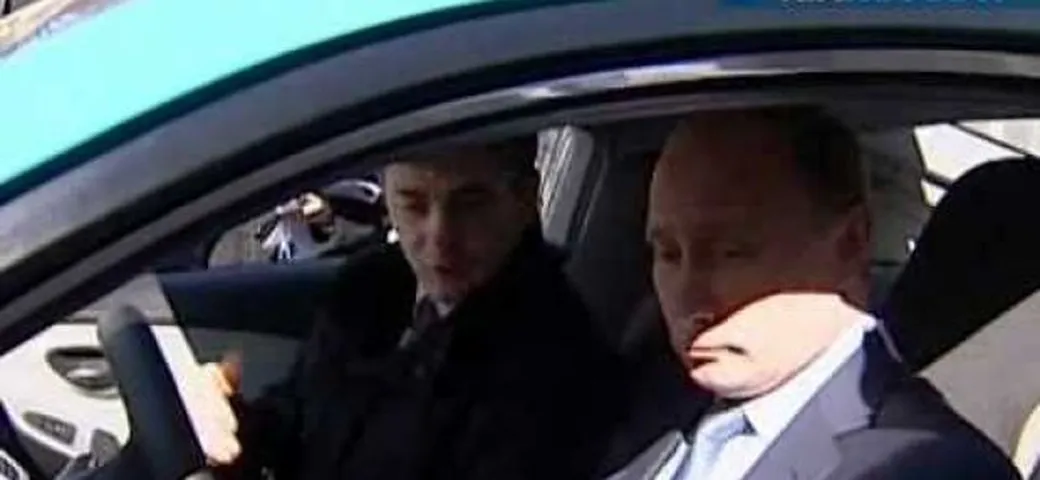 Yo-Mobile: Vladimir Putin al volante della prima ibrida russa