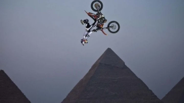 Red Bull X-Fighters sulle Piramidi di Giza