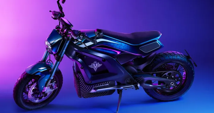 Italian Volt Lacama per "The Reunion"