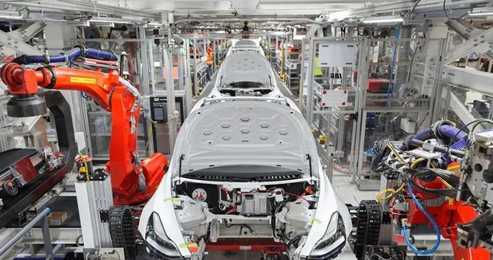 Quanto tempo ci vuole per produrre un'auto? Tesla docet...