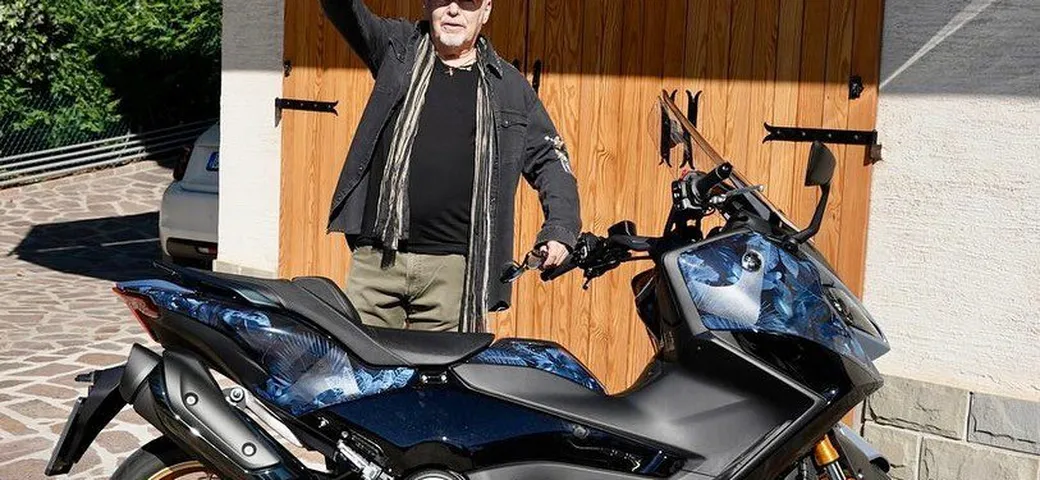 Il nuovo Yamaha TMax 2022 di Vasco Rossi by Aldo Drudi