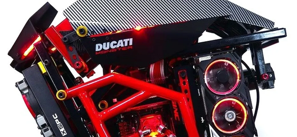 Monster PC: il computer che sembra una Ducati