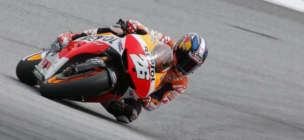 MotoGP Sepang, colpaccio trionfale di Pedrosa. Marquez, punti d’oro per il titolo. Lorenzo sul podio. Rossi, solito quarto