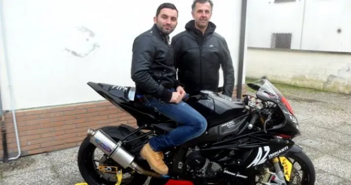 Alessio Velini nell'Italiano 2012 con la S1000RR