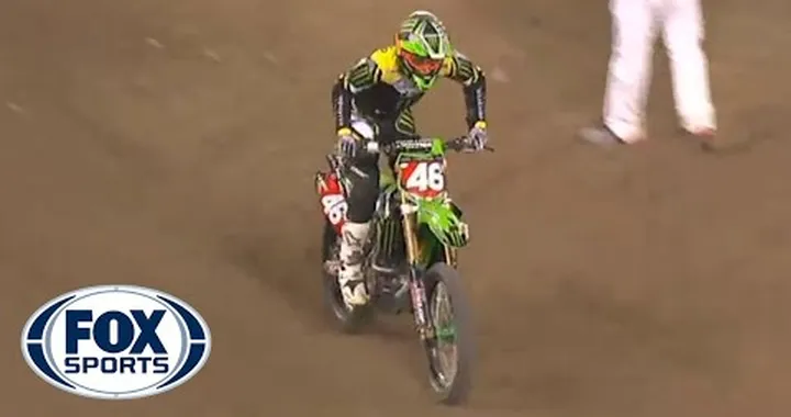 Adam Cianciarulo Pops Shoulder Back In, Keeps Riding - Toronto 2014 - 250 East Supercross
