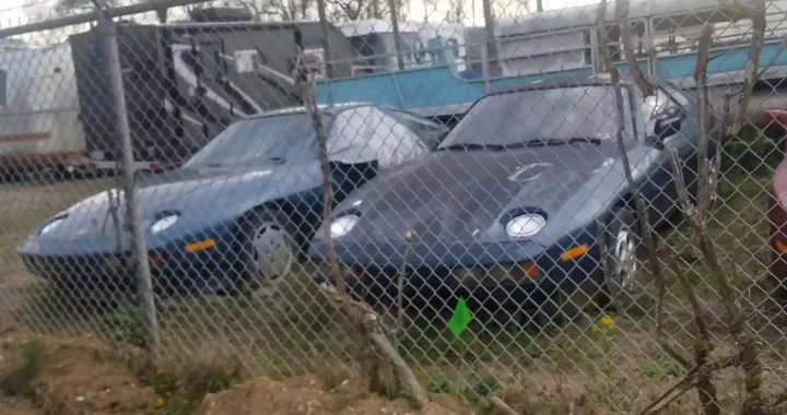 Il mistero delle Porsche 928 abbandonate in un campo [Video]