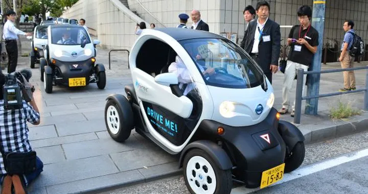 Pedestrian alert system: le case automobilistiche chiedono che la sua adozione venga posticipata