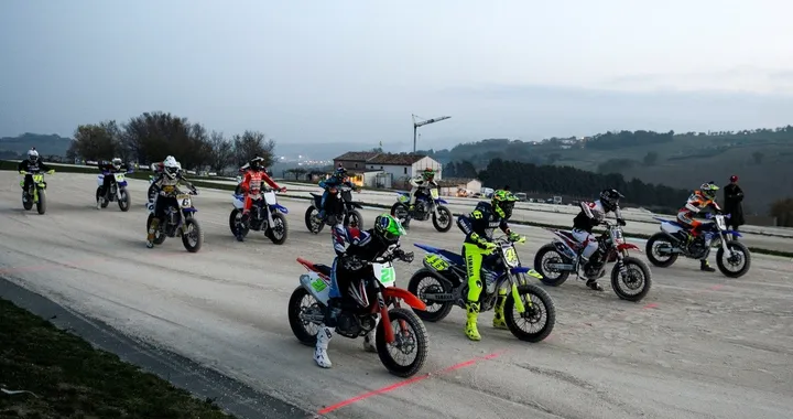 Valentino Rossi e Brad Baker in pista al ranch [Video]