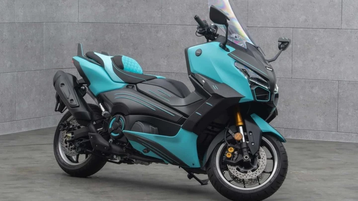 Yamaha TMAX by Mansory: carbonio e look di lusso per il maxi scooter
