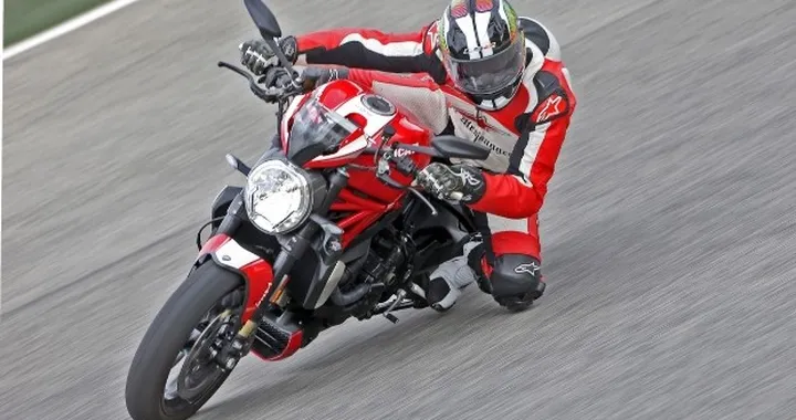 Ducati Monster 1200 R: il nostro test sul circuito di Ronda