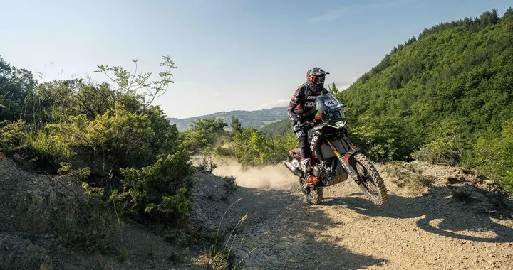 Aprilia Tuareg: completati i primi test del prototipo per i raid africani [FOTO]