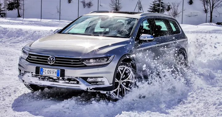 Volkswagen Passat Alltrack BiTDI: il test su neve e ghiaccio [Video]
