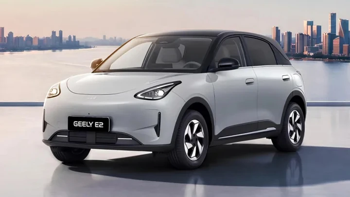 Geely E2 arriva in Europa: la citycar elettrica più venduta in Cina sfida il mercato europeo