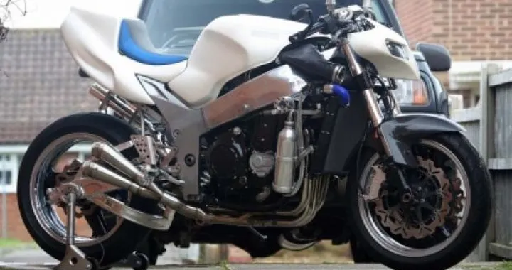 Kawasaki ZX-9R Streetfighter