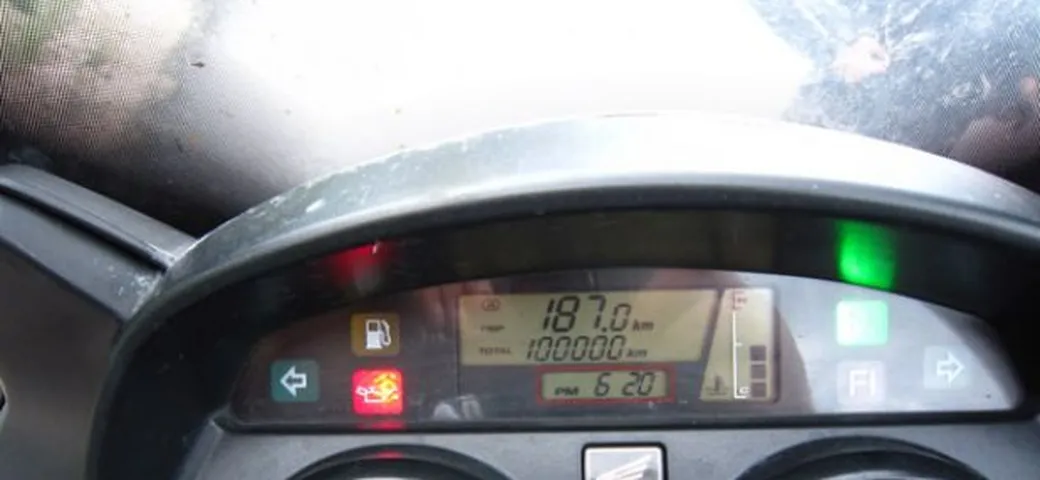 Foto del giorno: 100.000 km in sella ad una Honda Varadero 1000