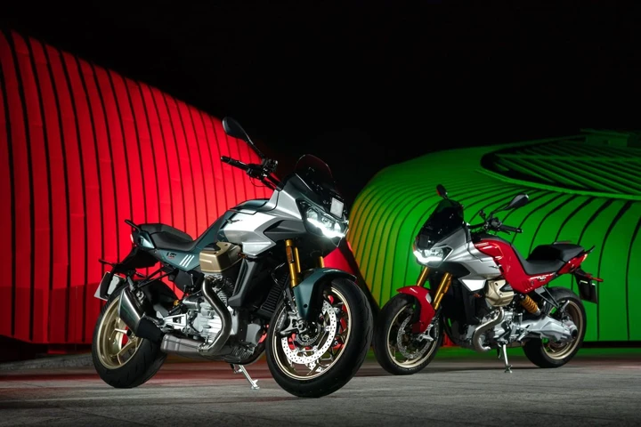 Moto Guzzi V100 Mandello: design italiano, cuore racing, anima high-tech