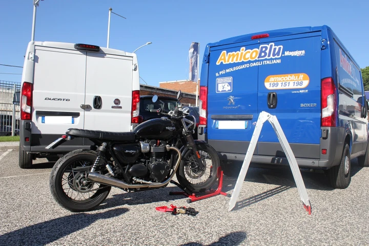 Kit Moto di AmicoBlu per i trasporti motociclistici
