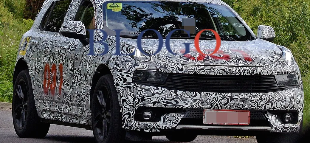 Lotus: foto spia del primo SUV della casa inglese