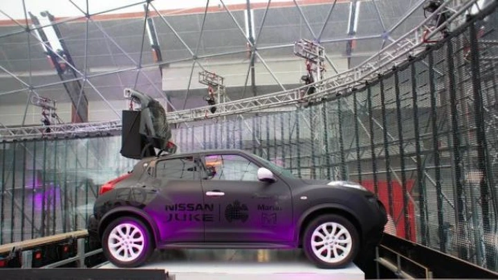 Stand Nissan al Motor Show di Bologna 2012 Live