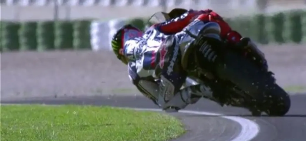 Jorge Lorenzo il tosaerba [video]