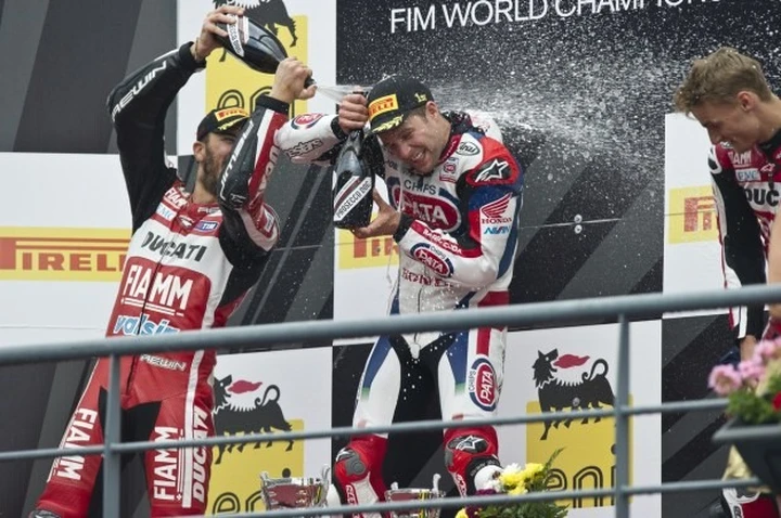 SBK Portimao 2014: Guintoli abbatte Melandri, Rea vince Gara-2 su Giugliano e Davies [FOTO]