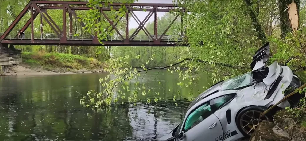 Porsche 911 GT3RS riemersa dalle acque: rinasce dopo un lungo restauro [VIDEO]