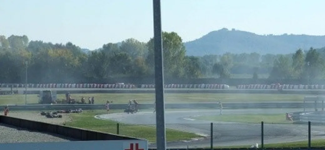 Foto del giorno: cadute al Trofeo XR 1200