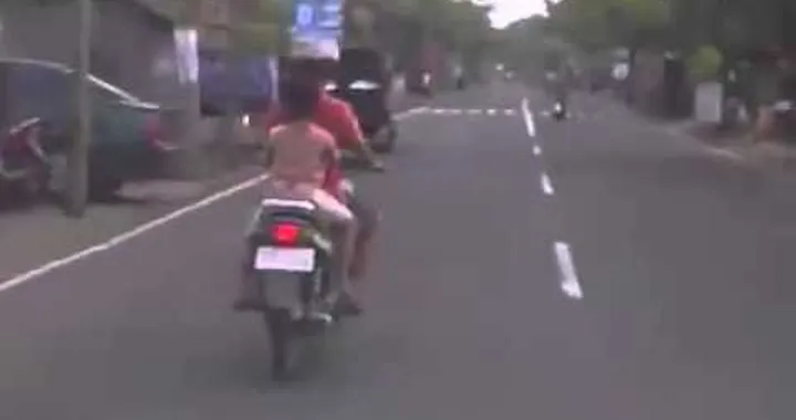 Trasporto da equilibrista in scooter