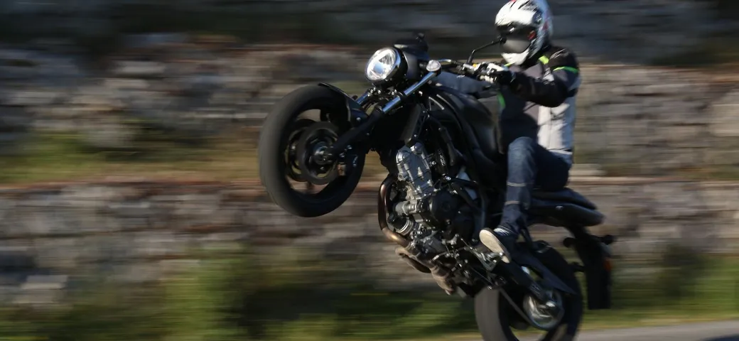 Suzuki SV650: il nostro test su strada e in pista