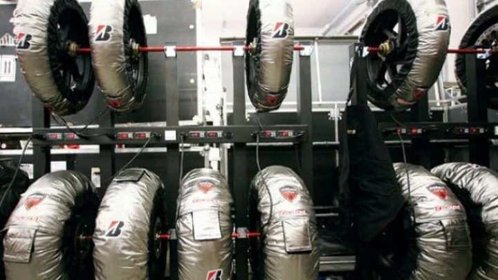 Bridgestone con pneumatici asimmetrici a Barcellona