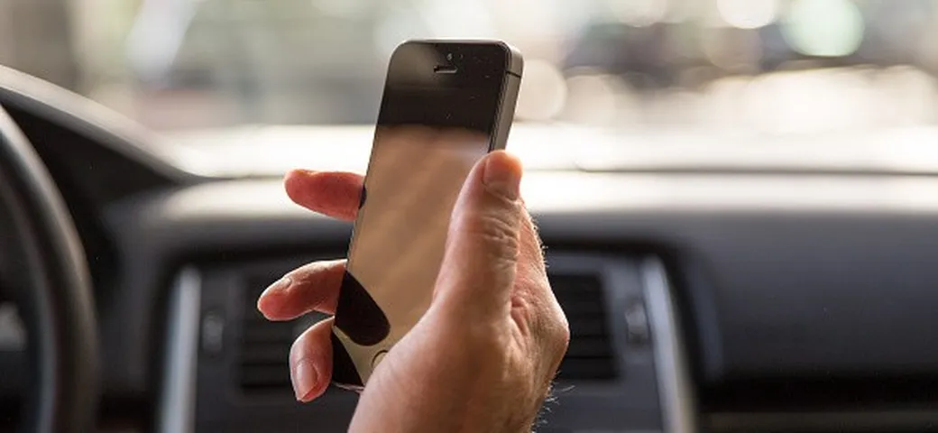Guida con cellulare: rilevatore per la polizia in Inghilterra