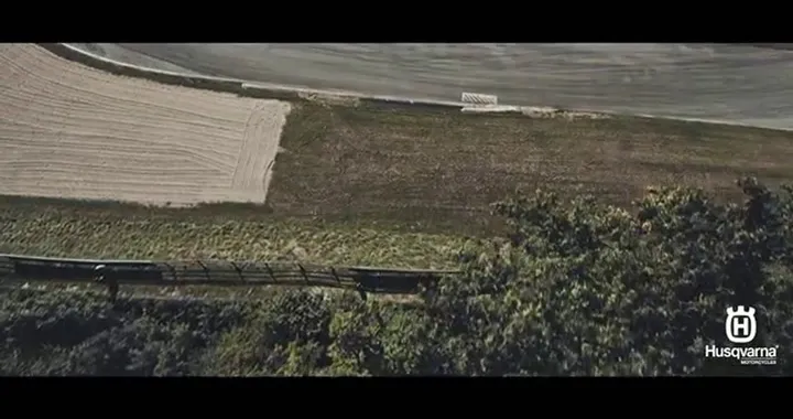 Husqvarna 701 Supermoto 2016 in azione