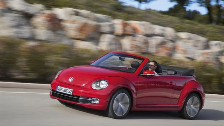 Volkswagen Maggiolino Cabrio 2013: prezzi da 23.800 Euro