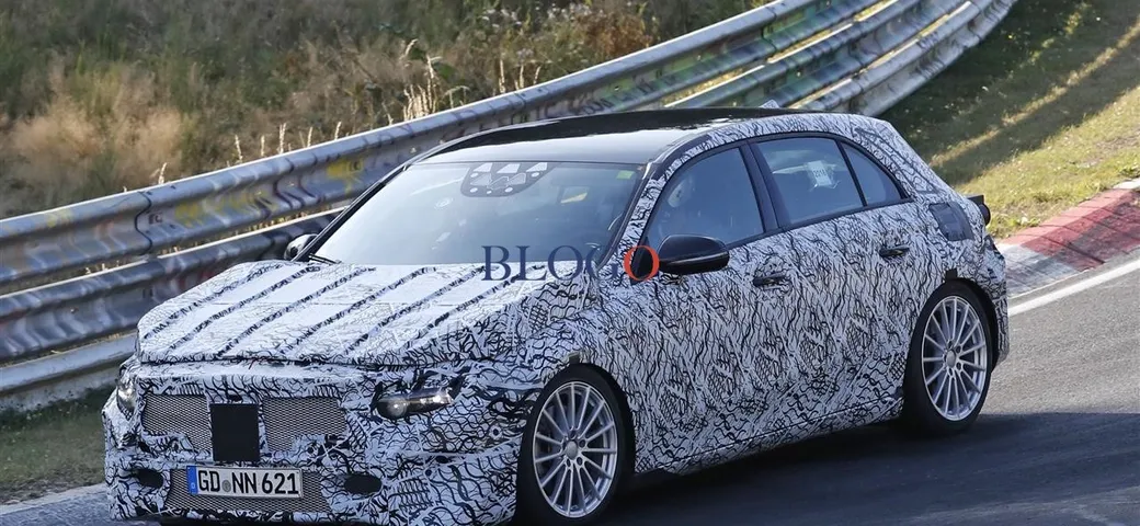 Mercedes Classe A: foto spia al Nurburgring