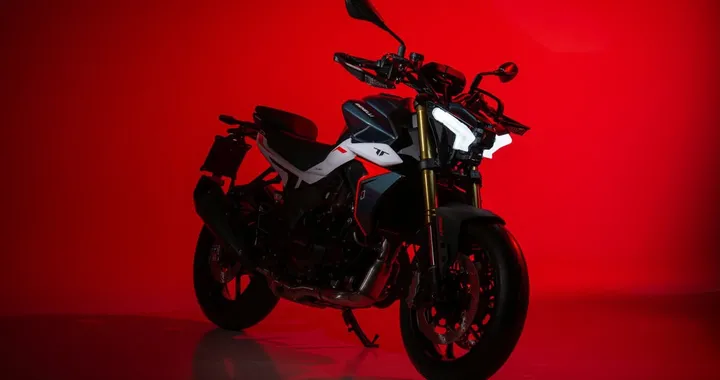 La nuova Benelli 550 debutta a EICMA 2025 con ambizioni da leader