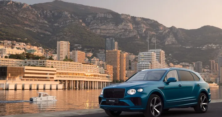 Bentley Bentayga EWB Azure Riviera Collection: il SUV di lusso ispirato agli yacht